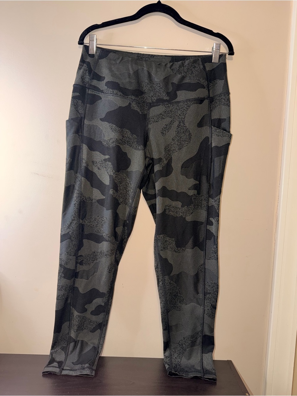 The North Face Women's Camo Pocket Leggings - Black/Charcoal
